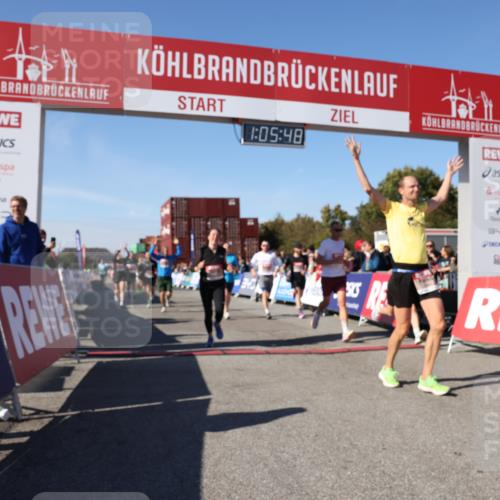03.10.2025 - Köhlbrandbrückenlauf Lena Gebhardt http://msf.ph/oto/9050981 03.10.2025 13:05:48 Ziel 4066, 4133, 4290, 4296, 4332, 4335, 4336, 4413, 4467, 4564, 4599, 4643, 5676, 5764, 5964, 6631, 6642, 6720, 6786, 6787 meine-sportfotos.de