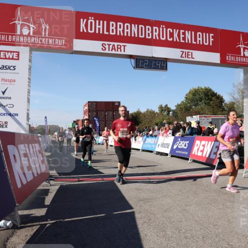 03.10.2025 - Köhlbrandbrückenlauf Lena Gebhardt http://msf.ph/oto/9050993 03.10.2025 13:21:44 Ziel 4064, 4067, 4139, 4519, 4843, 4913, 4979, 5329, 5345, 5458, 5894, 5895, 5901, 5981, 6662 meine-sportfotos.de