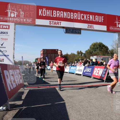 03.10.2025 - Köhlbrandbrückenlauf Lena Gebhardt http://msf.ph/oto/9051003 03.10.2025 13:21:44 Ziel 4064, 4067, 4139, 4519, 4843, 4913, 4979, 5329, 5345, 5458, 5894, 5895, 5901, 5981, 6662 meine-sportfotos.de