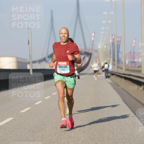 03.10.2025 - Köhlbrandbrückenlauf Jannik Wohlers http://msf.ph/oto/9051005 03.10.2025 09:37:02 Position 3 2968 meine-sportfotos.de