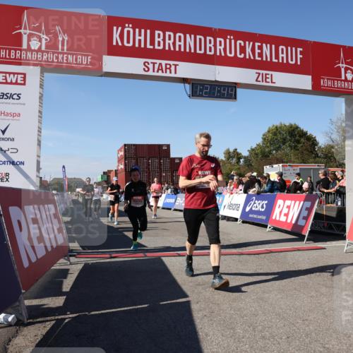 03.10.2025 - Köhlbrandbrückenlauf Lena Gebhardt http://msf.ph/oto/9051023 03.10.2025 13:21:45 Ziel 4064, 4067, 4139, 4519, 4843, 4913, 4979, 5329, 5345, 5894, 5895, 5901, 5981, 6532, 6662 meine-sportfotos.de