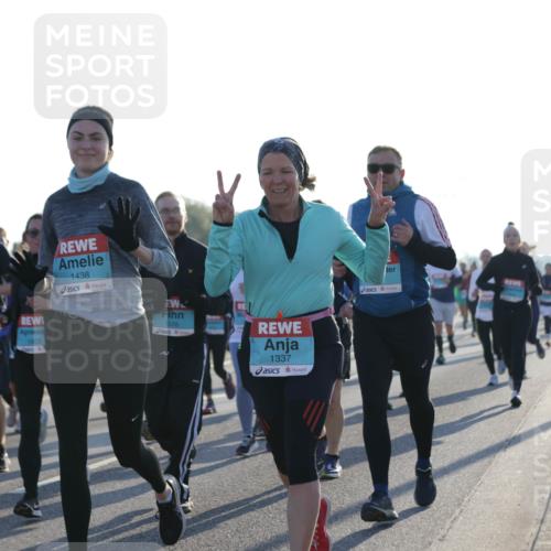 03.10.2025 - Köhlbrandbrückenlauf Jannik Wohlers http://msf.ph/oto/9051036 03.10.2025 09:18:59 Position 3 143, 1603, 1438, 1535, 1337 meine-sportfotos.de