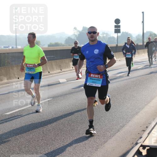 03.10.2025 - Köhlbrandbrückenlauf Lena Gebhardt http://msf.ph/oto/9051037 03.10.2025 09:14:32 Position 1 3712, 2937 meine-sportfotos.de