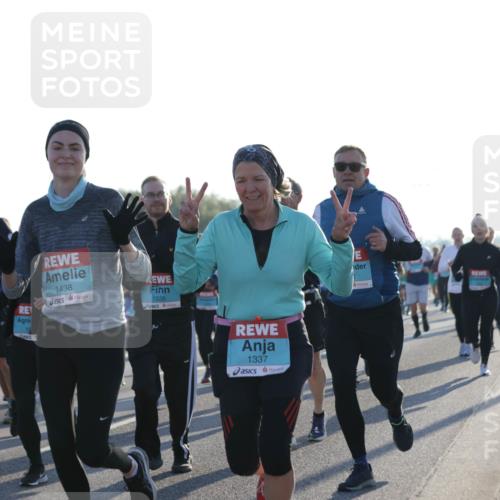 03.10.2025 - Köhlbrandbrückenlauf Jannik Wohlers http://msf.ph/oto/9051049 03.10.2025 09:18:59 Position 3 39, 1438, 1535, 1337 meine-sportfotos.de