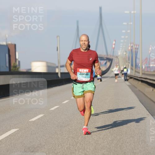 03.10.2025 - Köhlbrandbrückenlauf Jannik Wohlers http://msf.ph/oto/9051050 03.10.2025 09:37:03 Position 3 2968 meine-sportfotos.de