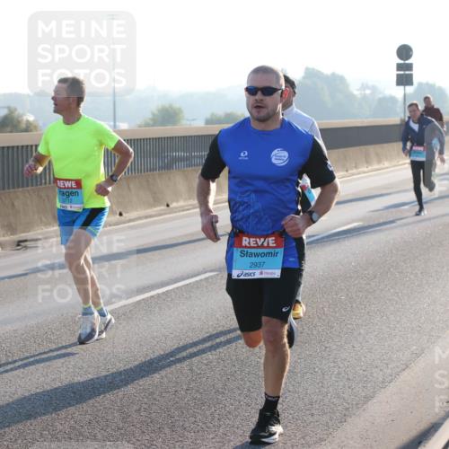 03.10.2025 - Köhlbrandbrückenlauf Lena Gebhardt http://msf.ph/oto/9051060 03.10.2025 09:14:32 Position 1 3712, 2937 meine-sportfotos.de