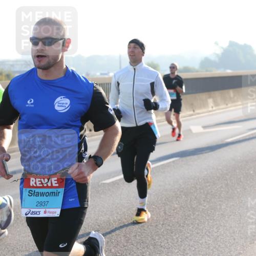 03.10.2025 - Köhlbrandbrückenlauf Lena Gebhardt http://msf.ph/oto/9051076 03.10.2025 09:14:33 Position 1 3712, 2937 meine-sportfotos.de