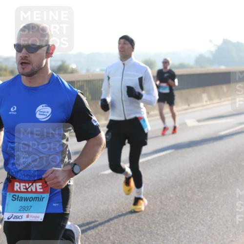 03.10.2025 - Köhlbrandbrückenlauf Lena Gebhardt http://msf.ph/oto/9051082 03.10.2025 09:14:33 Position 1 3712, 2937 meine-sportfotos.de