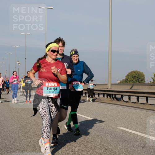 03.10.2025 - Köhlbrandbrückenlauf Fabian Wolf http://msf.ph/oto/9051083 03.10.2025 10:01:36 Position 3 25, 1751, 1576, 1615 meine-sportfotos.de