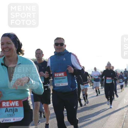 03.10.2025 - Köhlbrandbrückenlauf Jannik Wohlers http://msf.ph/oto/9051093 03.10.2025 09:19:00 Position 3 603, 1337, 1371 meine-sportfotos.de