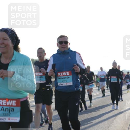 03.10.2025 - Köhlbrandbrückenlauf Jannik Wohlers http://msf.ph/oto/9051098 03.10.2025 09:19:00 Position 3 1603, 1337, 1739, 1371 meine-sportfotos.de