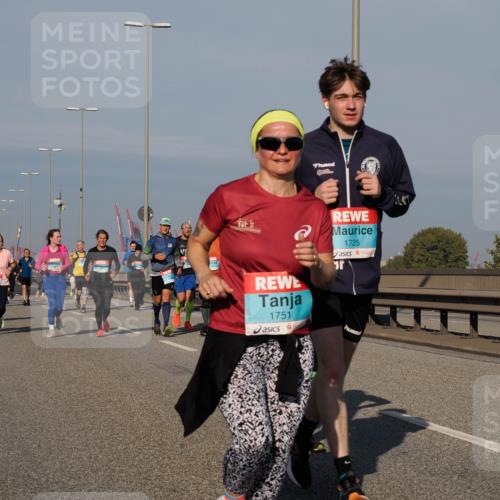 03.10.2025 - Köhlbrandbrückenlauf Fabian Wolf http://msf.ph/oto/9051115 03.10.2025 10:01:36 Position 3 1751, 1725 meine-sportfotos.de