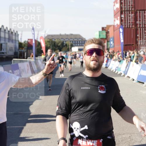 03.10.2025 - Köhlbrandbrückenlauf Jannik Wohlers http://msf.ph/oto/9051122 03.10.2025 13:08:23 Ziel 4307, 4768, 5243, 5804, 5994, 6021, 6369, 6569 meine-sportfotos.de