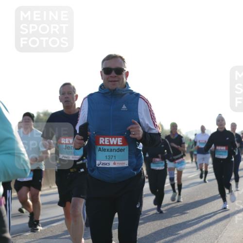 03.10.2025 - Köhlbrandbrückenlauf Jannik Wohlers http://msf.ph/oto/9051126 03.10.2025 09:19:00 Position 3 37, 1739, 1371 meine-sportfotos.de