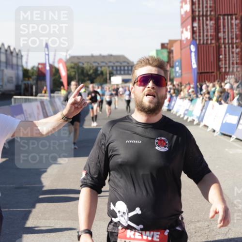 03.10.2025 - Köhlbrandbrückenlauf Jannik Wohlers http://msf.ph/oto/9051127 03.10.2025 13:08:23 Ziel 4307, 4768, 5243, 5804, 5994, 6021, 6369, 6569 meine-sportfotos.de