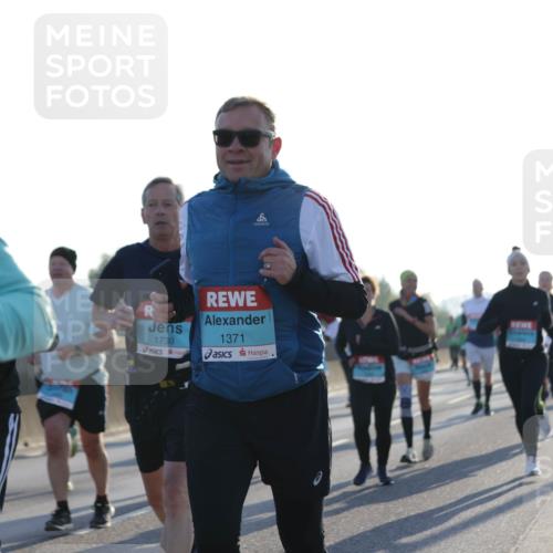 03.10.2025 - Köhlbrandbrückenlauf Jannik Wohlers http://msf.ph/oto/9051132 03.10.2025 09:19:00 Position 3 35, 8, 1739, 1371 meine-sportfotos.de