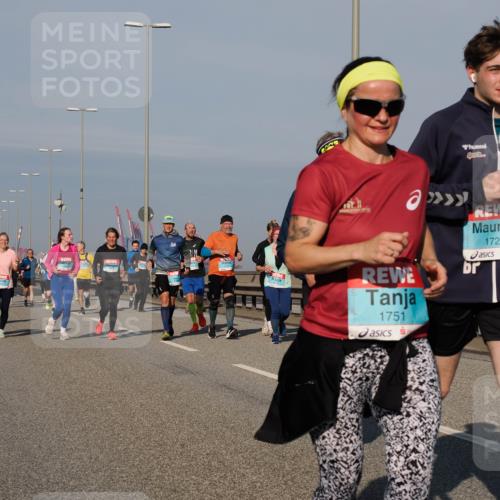 03.10.2025 - Köhlbrandbrückenlauf Fabian Wolf http://msf.ph/oto/9051137 03.10.2025 10:01:37 Position 3 1751, 1725 meine-sportfotos.de