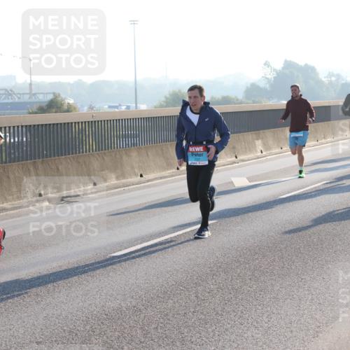 03.10.2025 - Köhlbrandbrückenlauf Lena Gebhardt http://msf.ph/oto/9051139 03.10.2025 09:14:35 Position 1  meine-sportfotos.de