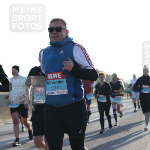 03.10.2025 - Köhlbrandbrückenlauf Jannik Wohlers http://msf.ph/oto/9051144 03.10.2025 09:19:00 Position 3 1371, 1535, 1739 meine-sportfotos.de