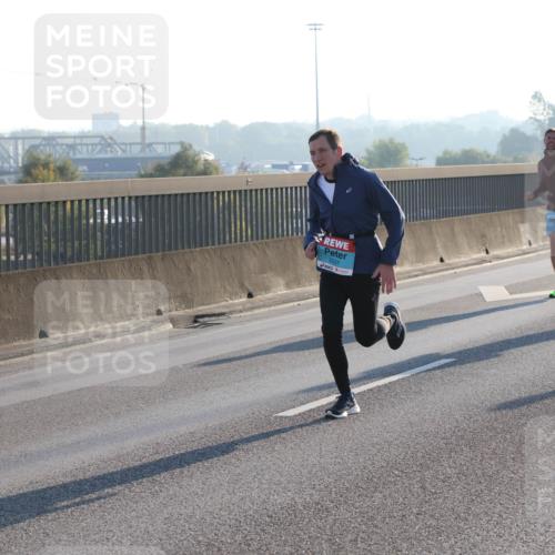 03.10.2025 - Köhlbrandbrückenlauf Lena Gebhardt http://msf.ph/oto/9051148 03.10.2025 09:14:35 Position 1 1085, 3337 meine-sportfotos.de