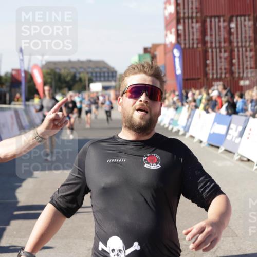 03.10.2025 - Köhlbrandbrückenlauf Jannik Wohlers http://msf.ph/oto/9051149 03.10.2025 13:08:23 Ziel 4307, 4768, 5243, 5804, 5994, 6021, 6369, 6569 meine-sportfotos.de