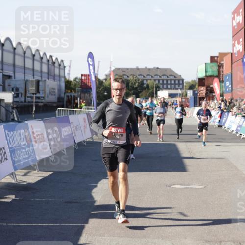 03.10.2025 - Köhlbrandbrückenlauf Jannik Wohlers http://msf.ph/oto/9051180 03.10.2025 13:08:26 Ziel 4195, 4320, 4417, 4768, 5243, 5804, 5994, 6021, 6369, 6569, 6647 meine-sportfotos.de