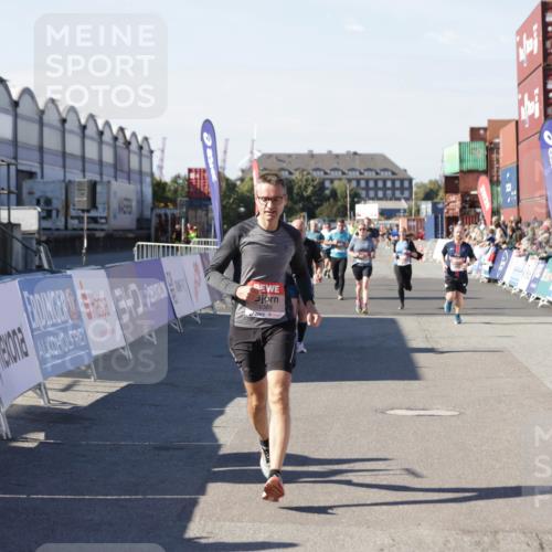 03.10.2025 - Köhlbrandbrückenlauf Jannik Wohlers http://msf.ph/oto/9051185 03.10.2025 13:08:26 Ziel 4195, 4320, 4417, 4768, 5243, 5804, 5994, 6021, 6369, 6569, 6647 meine-sportfotos.de