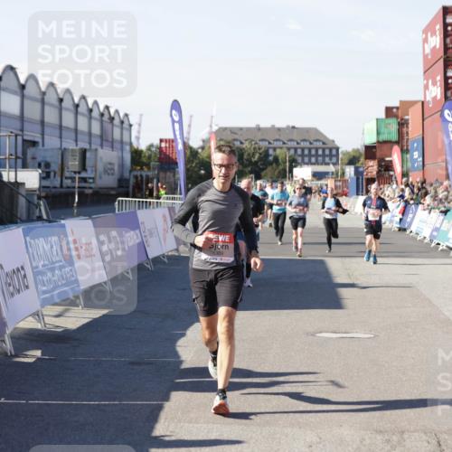 03.10.2025 - Köhlbrandbrückenlauf Jannik Wohlers http://msf.ph/oto/9051194 03.10.2025 13:08:26 Ziel 4195, 4320, 4417, 4768, 5243, 5804, 5994, 6021, 6369, 6569, 6647 meine-sportfotos.de