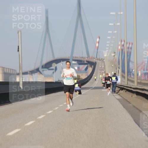 03.10.2025 - Köhlbrandbrückenlauf Jannik Wohlers http://msf.ph/oto/9051214 03.10.2025 09:37:14 Position 3  meine-sportfotos.de