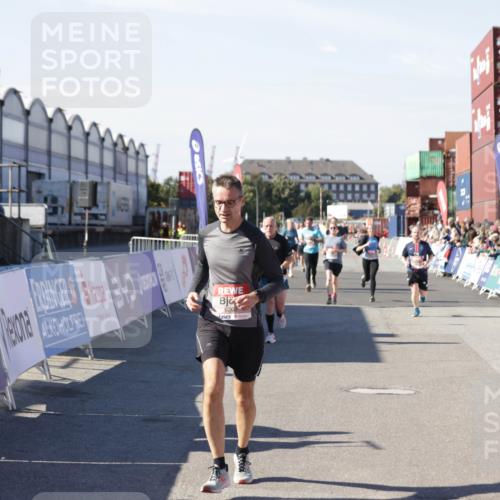 03.10.2025 - Köhlbrandbrückenlauf Jannik Wohlers http://msf.ph/oto/9051224 03.10.2025 13:08:26 Ziel 4195, 4320, 4417, 4768, 5243, 5804, 5994, 6021, 6369, 6569, 6647 meine-sportfotos.de