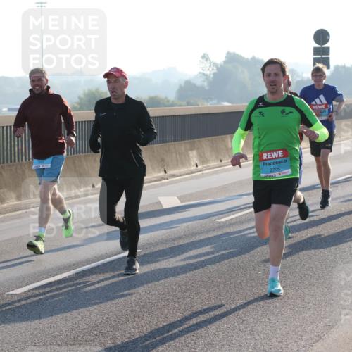 03.10.2025 - Köhlbrandbrückenlauf Lena Gebhardt http://msf.ph/oto/9051226 03.10.2025 09:14:37 Position 1 1065, 2705 meine-sportfotos.de