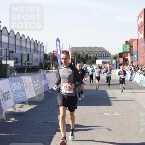 03.10.2025 - Köhlbrandbrückenlauf Jannik Wohlers http://msf.ph/oto/9051230 03.10.2025 13:08:26 Ziel 4195, 4320, 4417, 4768, 5243, 5804, 5994, 6021, 6369, 6569, 6647 meine-sportfotos.de