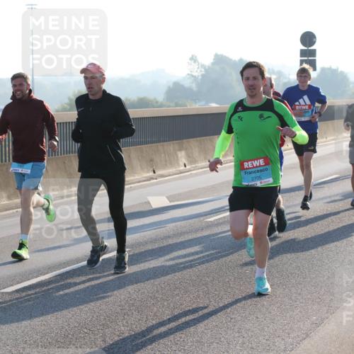 03.10.2025 - Köhlbrandbrückenlauf Lena Gebhardt http://msf.ph/oto/9051232 03.10.2025 09:14:37 Position 1  meine-sportfotos.de