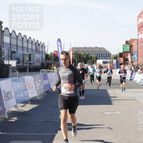 03.10.2025 - Köhlbrandbrückenlauf Jannik Wohlers http://msf.ph/oto/9051236 03.10.2025 13:08:26 Ziel 4195, 4320, 4417, 4768, 5243, 5804, 5994, 6021, 6369, 6569, 6647 meine-sportfotos.de