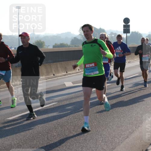 03.10.2025 - Köhlbrandbrückenlauf Lena Gebhardt http://msf.ph/oto/9051239 03.10.2025 09:14:37 Position 1 2705 meine-sportfotos.de