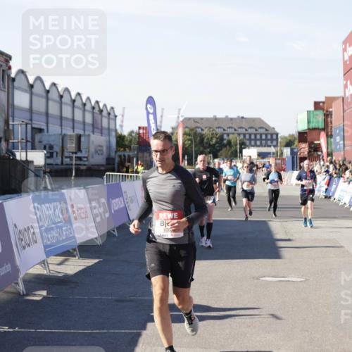 03.10.2025 - Köhlbrandbrückenlauf Jannik Wohlers http://msf.ph/oto/9051240 03.10.2025 13:08:26 Ziel 4195, 4320, 4417, 4768, 5243, 5804, 5994, 6021, 6369, 6569, 6647 meine-sportfotos.de