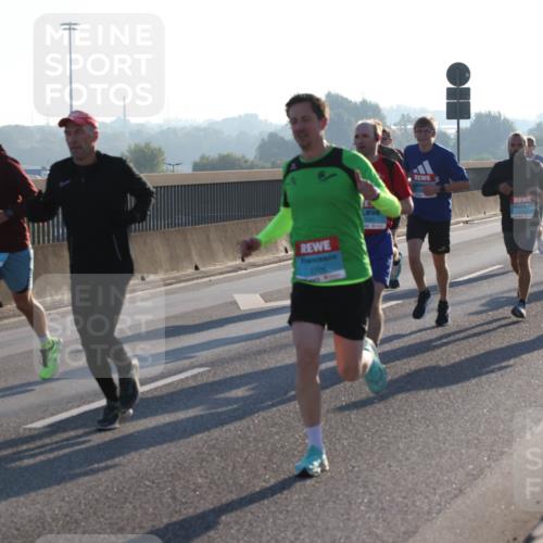 03.10.2025 - Köhlbrandbrückenlauf Lena Gebhardt http://msf.ph/oto/9051245 03.10.2025 09:14:37 Position 1 2705, 3491 meine-sportfotos.de