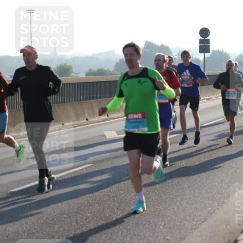03.10.2025 - Köhlbrandbrückenlauf Lena Gebhardt http://msf.ph/oto/9051247 03.10.2025 09:14:37 Position 1 2705 meine-sportfotos.de