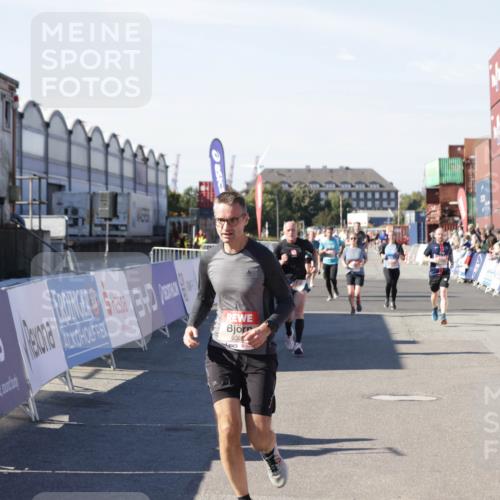 03.10.2025 - Köhlbrandbrückenlauf Jannik Wohlers http://msf.ph/oto/9051251 03.10.2025 13:08:26 Ziel 4195, 4320, 4417, 4768, 5243, 5804, 5994, 6021, 6369, 6569, 6647 meine-sportfotos.de
