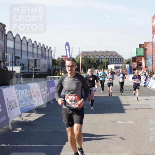 03.10.2025 - Köhlbrandbrückenlauf Jannik Wohlers http://msf.ph/oto/9051259 03.10.2025 13:08:26 Ziel 4195, 4320, 4417, 4768, 5243, 5804, 5994, 6021, 6369, 6569, 6647 meine-sportfotos.de