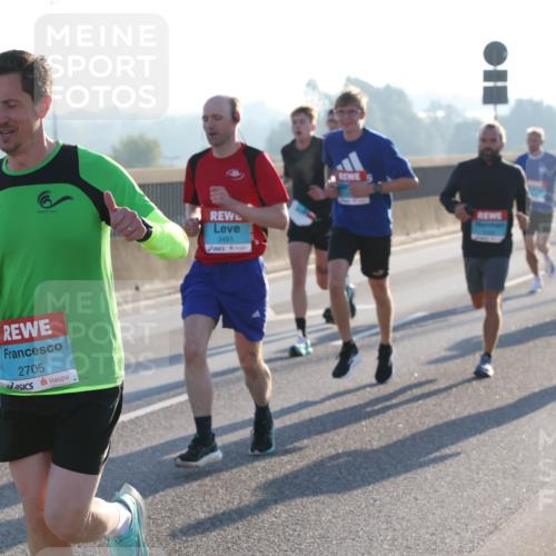 03.10.2025 - Köhlbrandbrückenlauf Lena Gebhardt http://msf.ph/oto/9051266 03.10.2025 09:14:38 Position 1 2705, 3491 meine-sportfotos.de