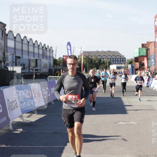 03.10.2025 - Köhlbrandbrückenlauf Jannik Wohlers http://msf.ph/oto/9051267 03.10.2025 13:08:26 Ziel 4195, 4320, 4417, 4768, 5243, 5804, 5994, 6021, 6369, 6569, 6647 meine-sportfotos.de