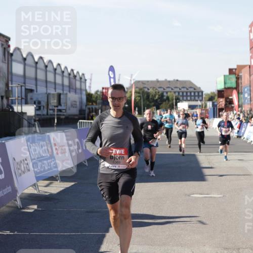 03.10.2025 - Köhlbrandbrückenlauf Jannik Wohlers http://msf.ph/oto/9051272 03.10.2025 13:08:26 Ziel 4195, 4320, 4417, 4768, 5243, 5804, 5994, 6021, 6369, 6569, 6647 meine-sportfotos.de