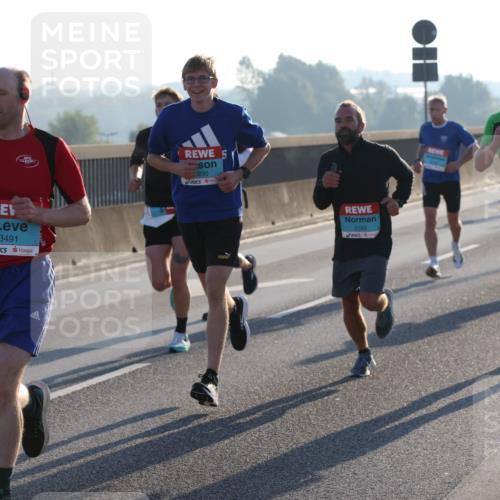 03.10.2025 - Köhlbrandbrückenlauf Lena Gebhardt http://msf.ph/oto/9051273 03.10.2025 09:14:39 Position 1 3491, 230, 3193, 2703 meine-sportfotos.de