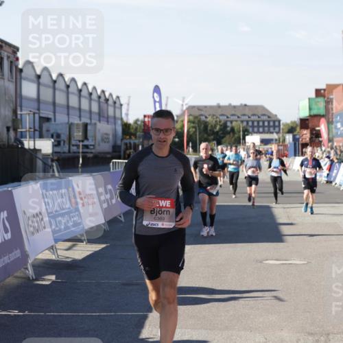 03.10.2025 - Köhlbrandbrückenlauf Jannik Wohlers http://msf.ph/oto/9051276 03.10.2025 13:08:27 Ziel 4195, 4320, 4417, 4768, 5243, 5804, 5994, 6021, 6369, 6569, 6647 meine-sportfotos.de