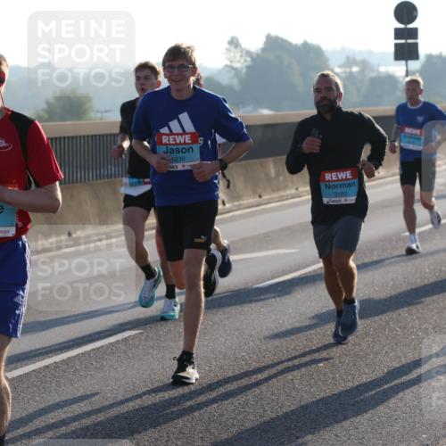 03.10.2025 - Köhlbrandbrückenlauf Lena Gebhardt http://msf.ph/oto/9051284 03.10.2025 09:14:39 Position 1 3491, 1230, 3193, 2703 meine-sportfotos.de