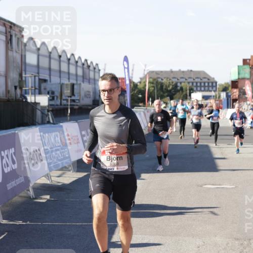 03.10.2025 - Köhlbrandbrückenlauf Jannik Wohlers http://msf.ph/oto/9051291 03.10.2025 13:08:27 Ziel 4195, 4320, 4417, 4768, 5243, 5804, 5994, 6021, 6369, 6569, 6647 meine-sportfotos.de
