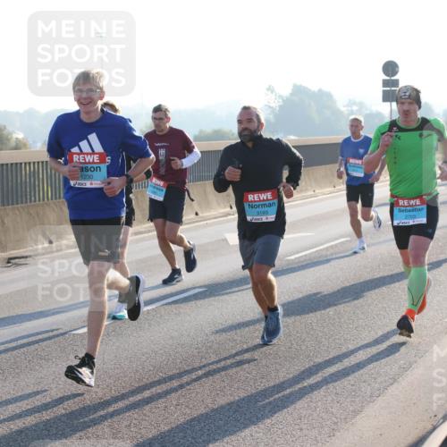 03.10.2025 - Köhlbrandbrückenlauf Lena Gebhardt http://msf.ph/oto/9051295 03.10.2025 09:14:39 Position 1 1230, 3193, 2703 meine-sportfotos.de