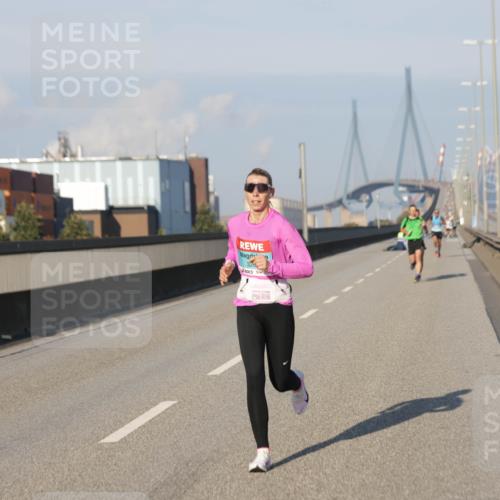 03.10.2025 - Köhlbrandbrückenlauf Jannik Wohlers http://msf.ph/oto/9051297 03.10.2025 09:37:57 Position 3 328 meine-sportfotos.de