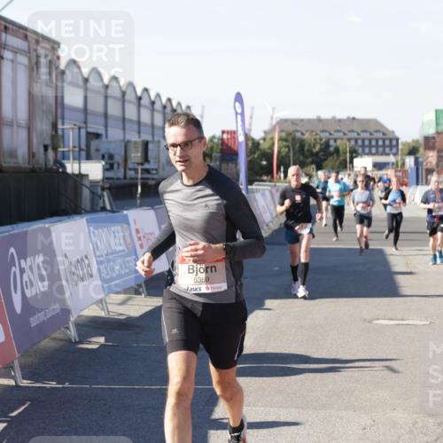 03.10.2025 - Köhlbrandbrückenlauf Jannik Wohlers http://msf.ph/oto/9051299 03.10.2025 13:08:27 Ziel 4195, 4320, 4417, 4768, 5243, 5804, 5994, 6021, 6369, 6569, 6647 meine-sportfotos.de